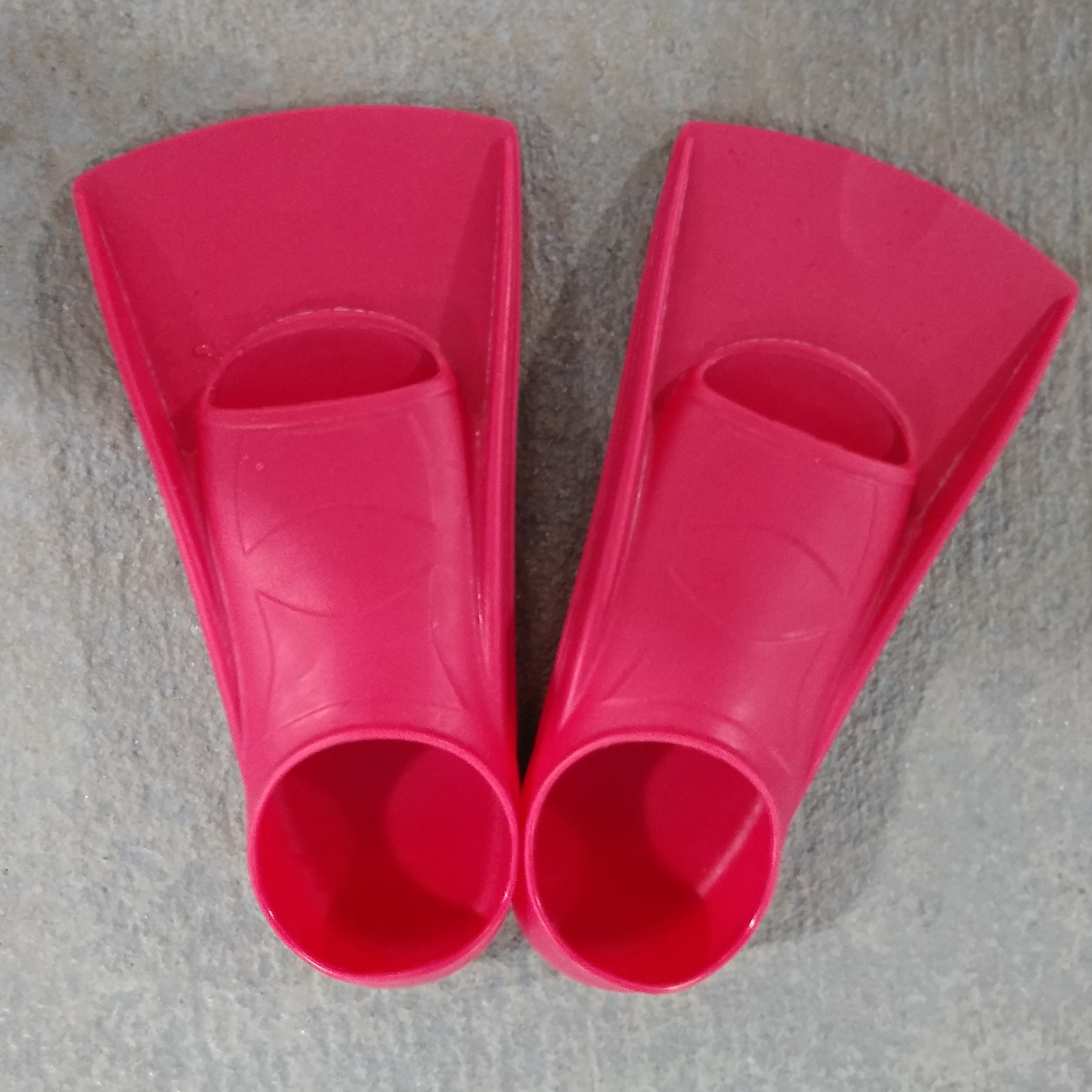 Red short blade fins