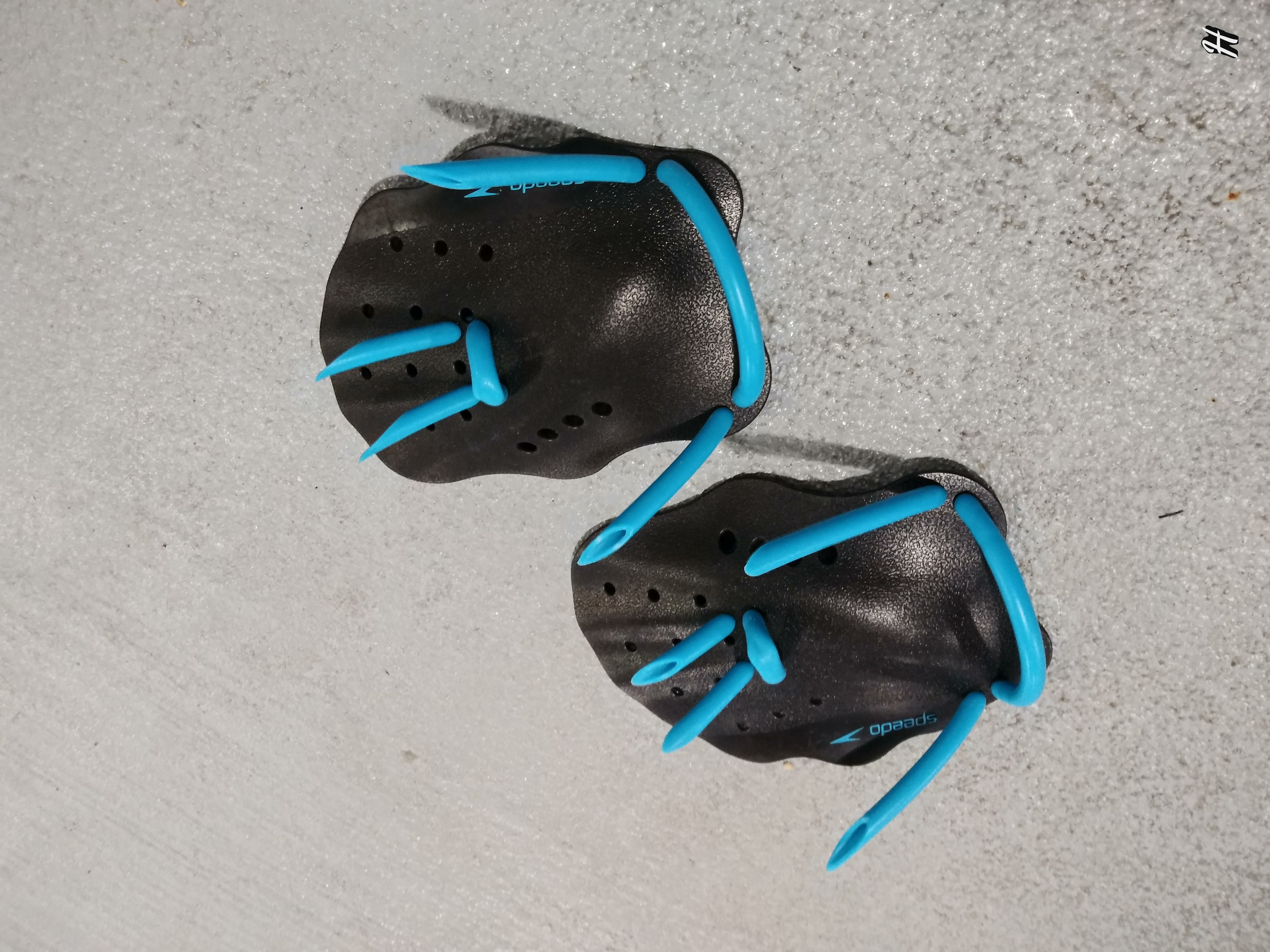 Black hand paddles
